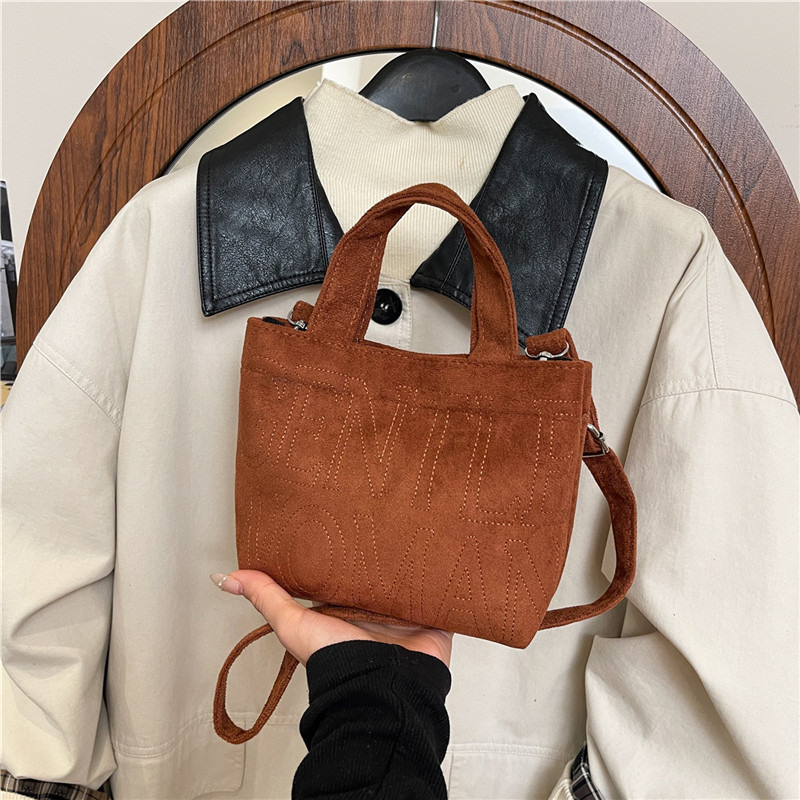 New Retro Suede Crossbody Bag  - Embroidery Texture avis et prix