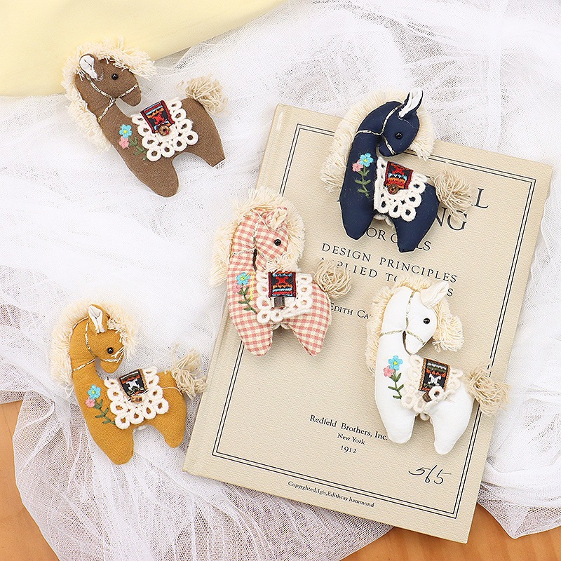 Cute Plaid Pony Brooch Handmad - Embroidery Horse avis et prix