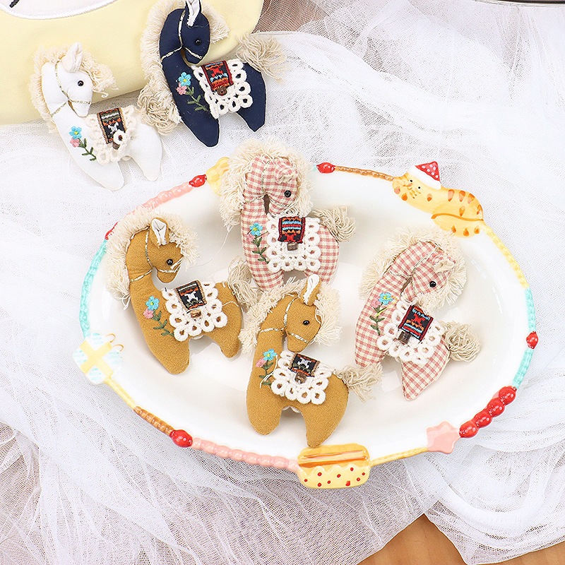 Cute Plaid Pony Brooch Handmad - Embroidery Horse avis et prix